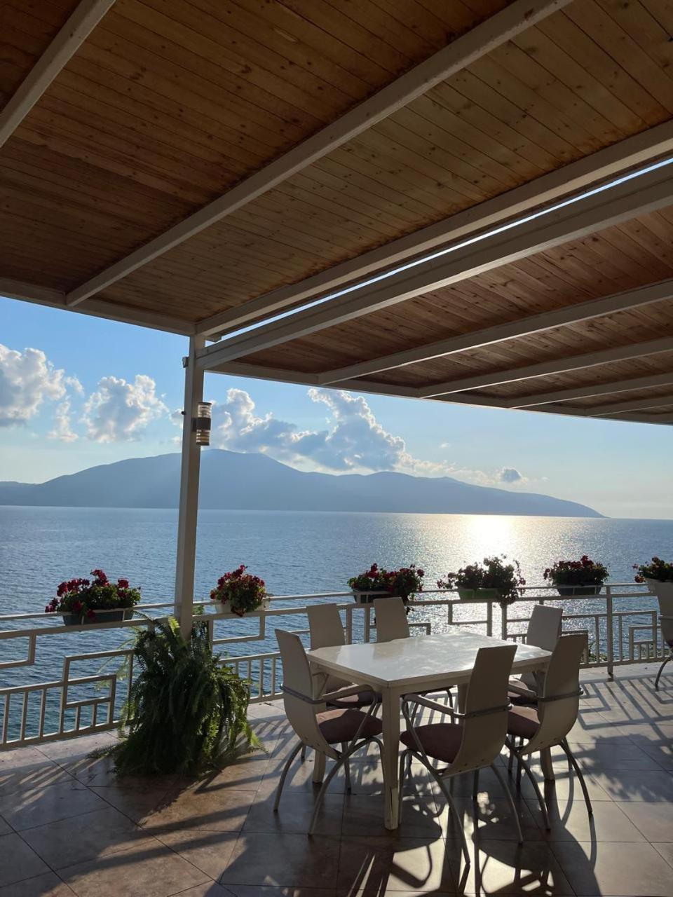 Envi Hotel Vlore Bagian luar foto