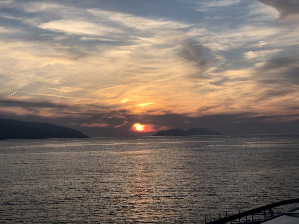 Envi Hotel Vlore Bagian luar foto