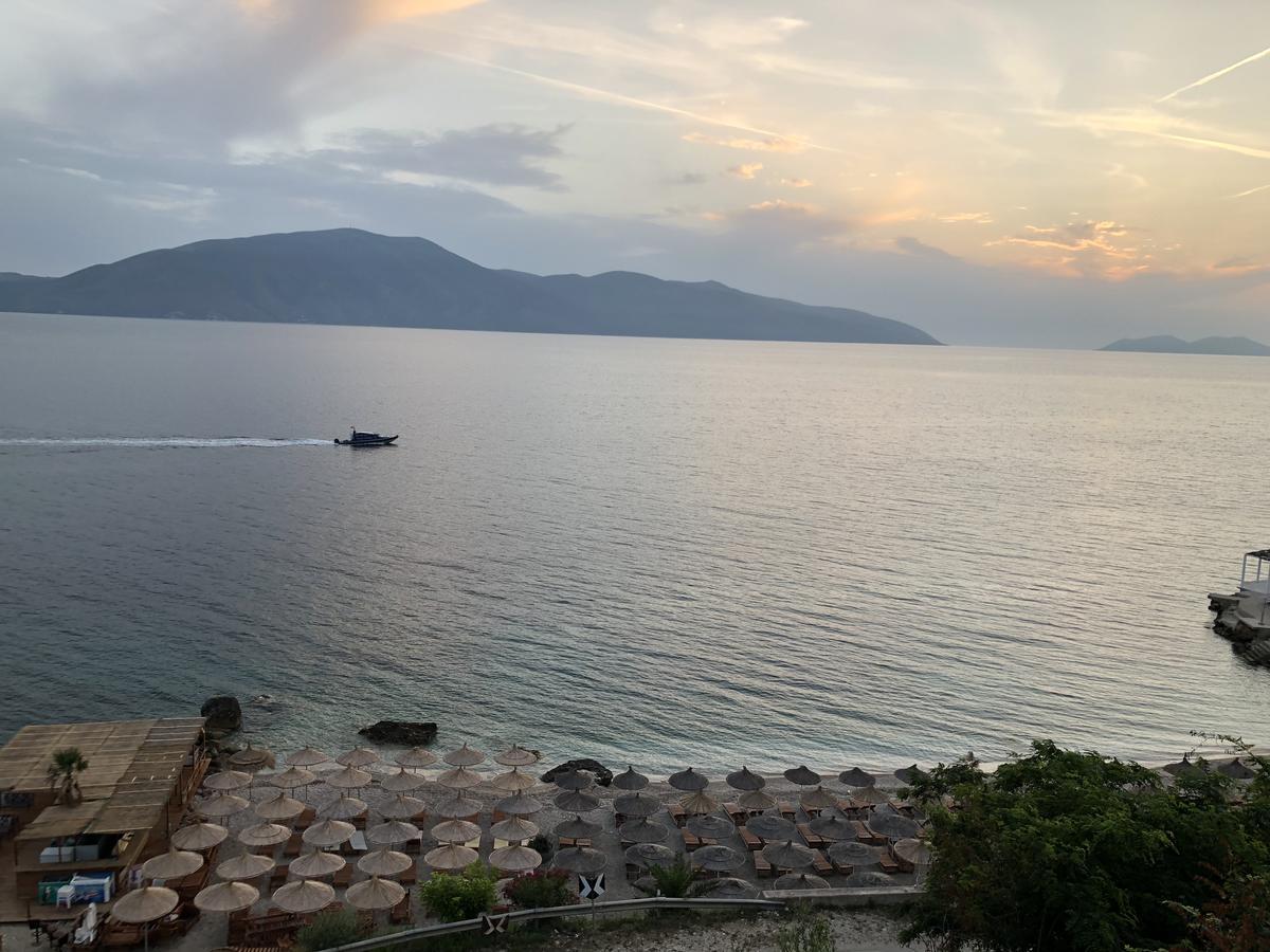 Envi Hotel Vlore Bagian luar foto