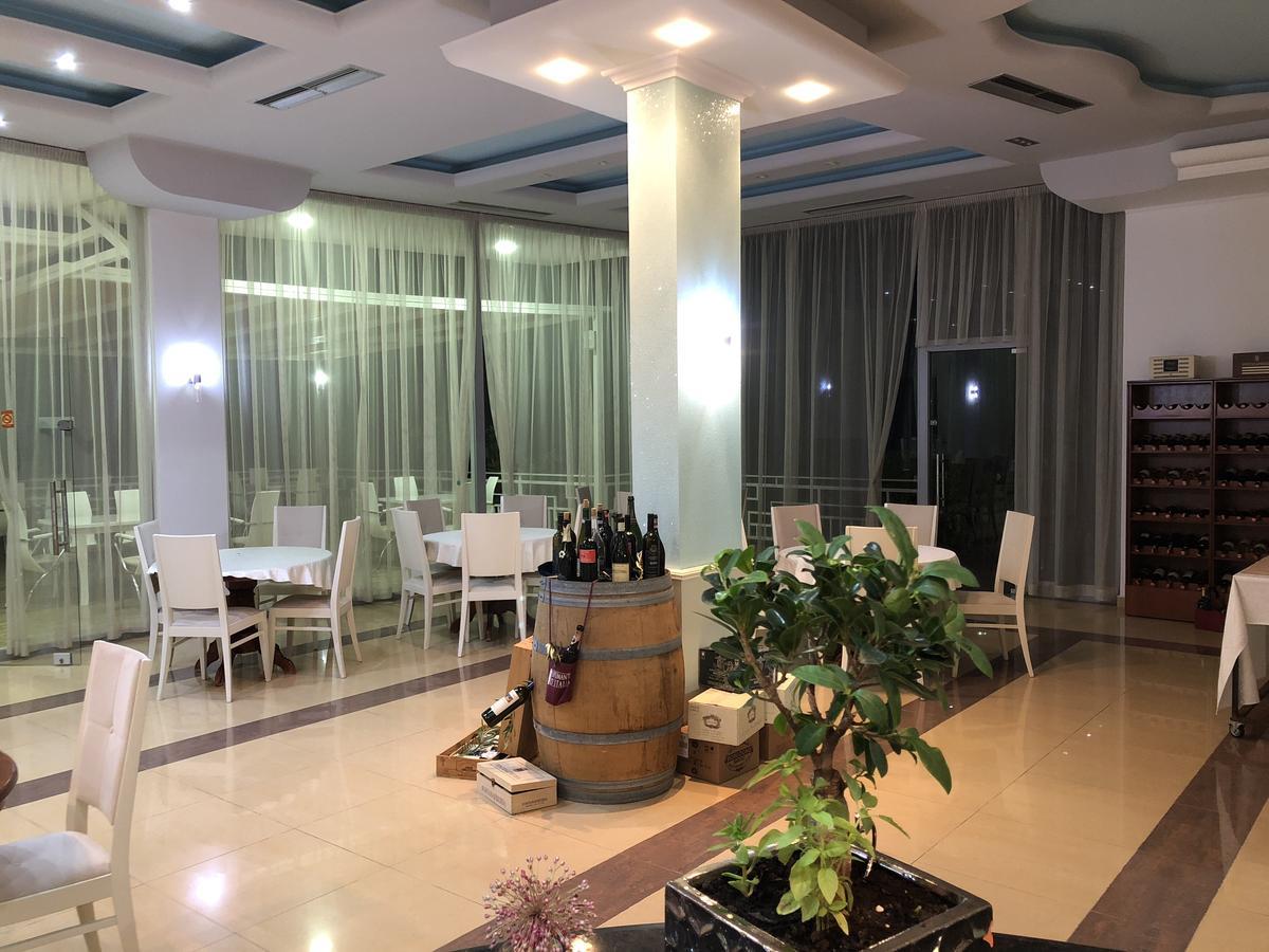 Envi Hotel Vlore Bagian luar foto